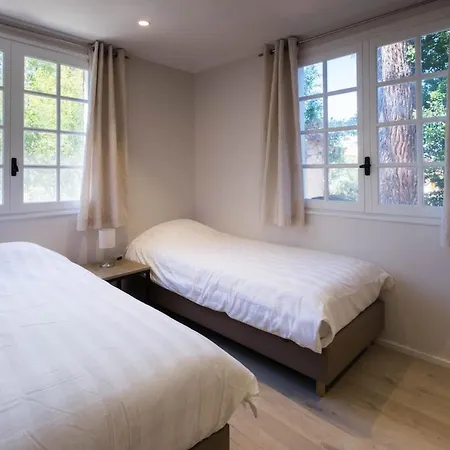 Alosa-Terrace-Groundfloor Flat-Pool-Garden