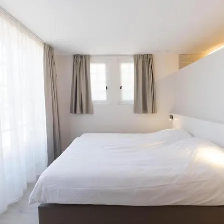 Alosa-Terrace-Groundfloor Flat-Pool-Garden *