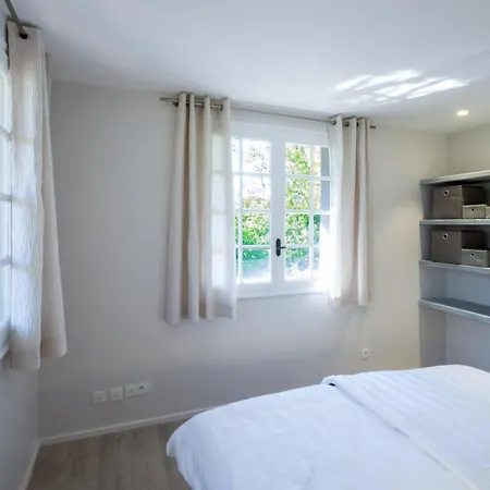 Alosa-terrace-groundfloor Flat-pool-garden セレ