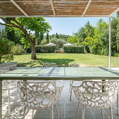 Alosa-terrace-pool-garden-town Villa *